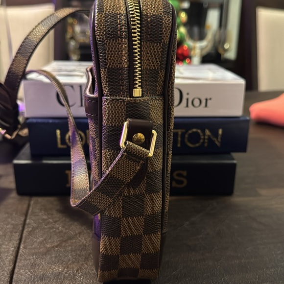 Gently used LV Danube Damier pattern with gold-tone zipper and adjustable strap - Picture 3 of 11